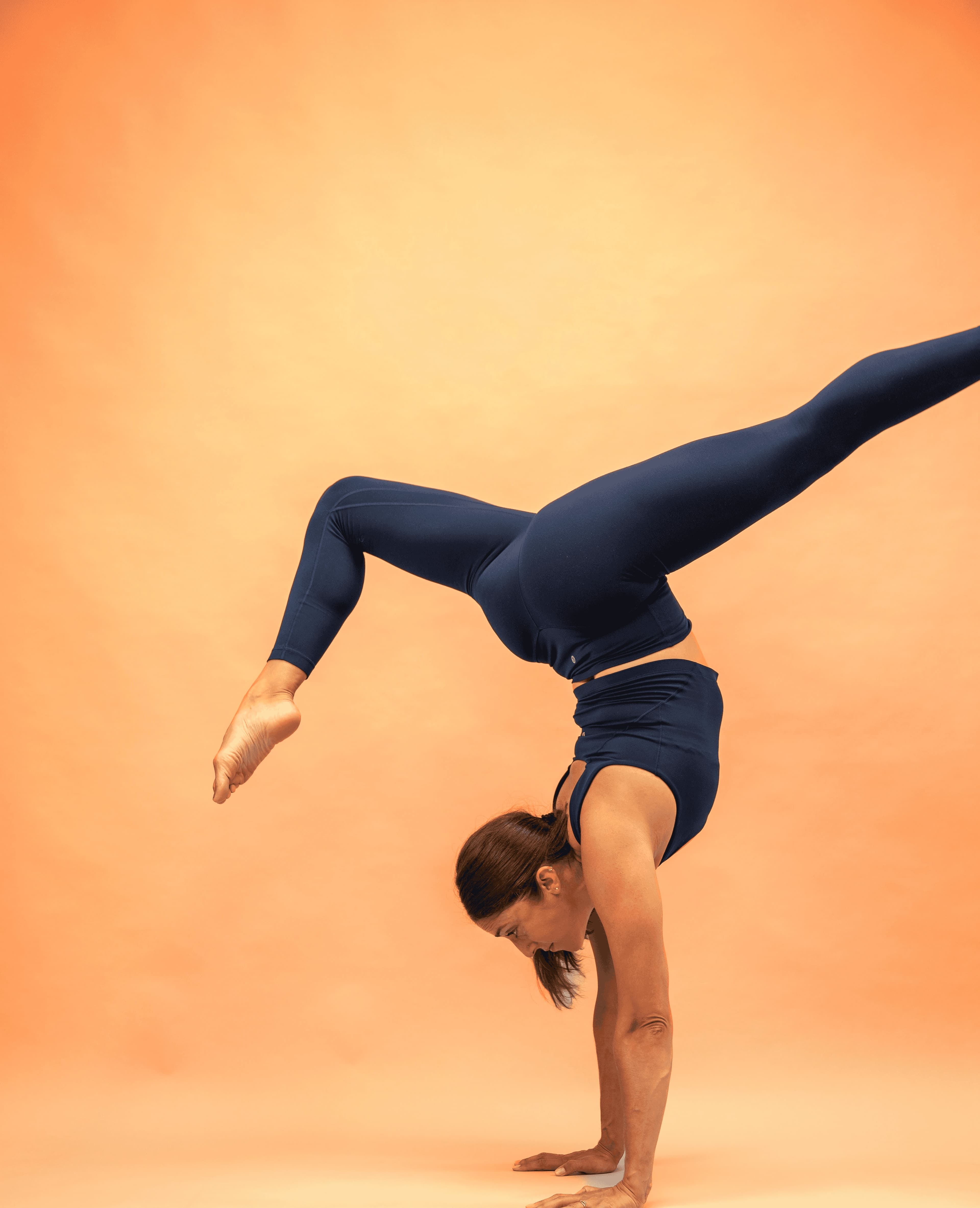 Yoga practitioner training splits